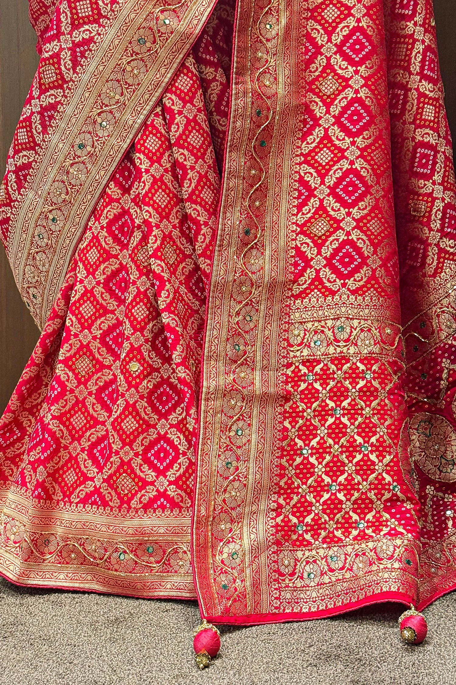 Pink Georgette Checks Bandhej Woven Saree with Cutdana and Applique Work - Image 4