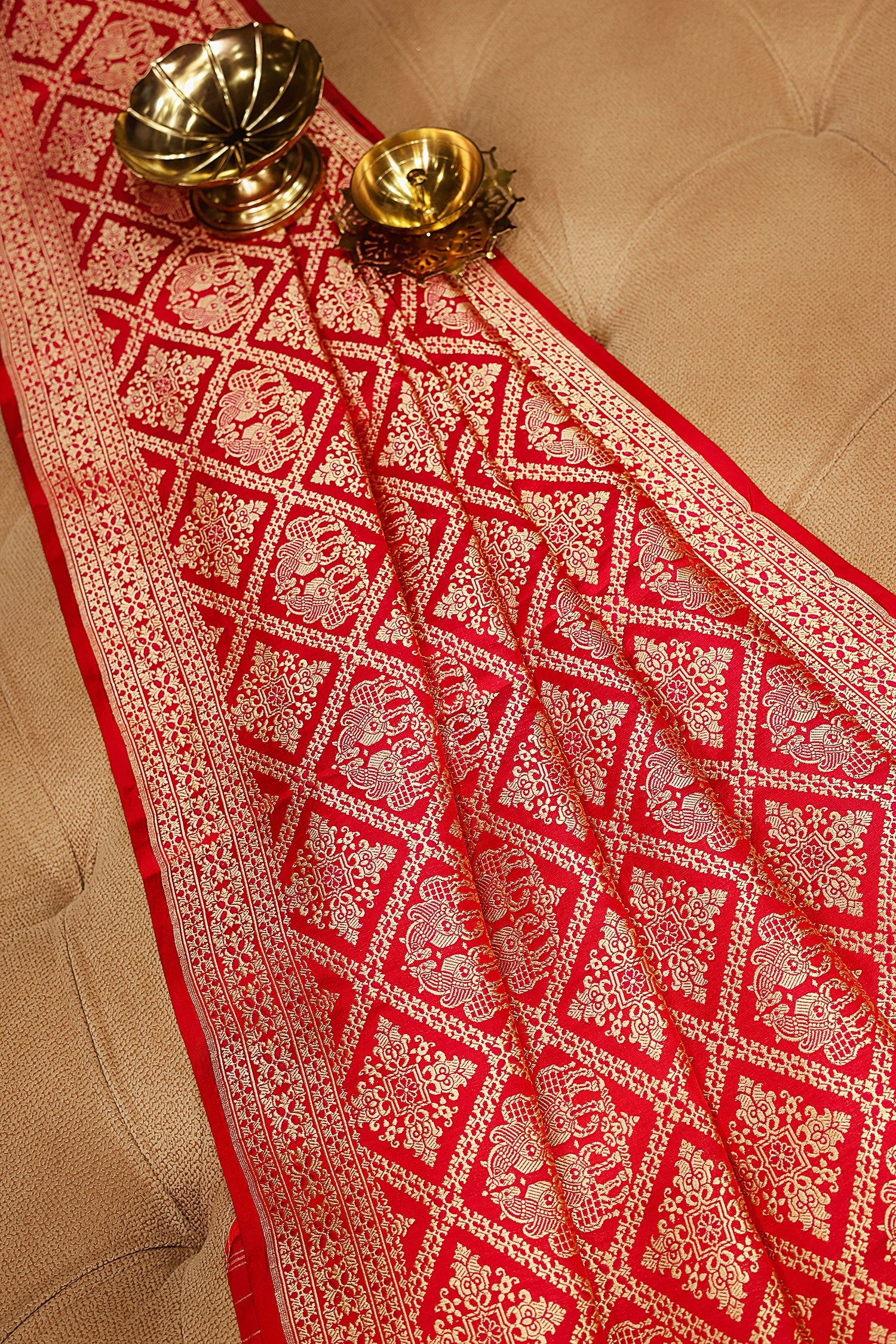 Red Banarasi Silk Traditional Checks Woven Saree - Image 3