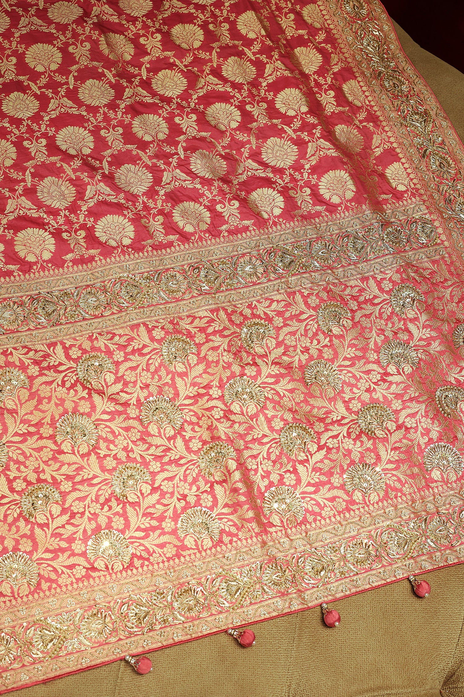 Rose Pink Banarasi Silk Traditional Floral Woven Saree with Beads and Zardosi Work - Image 5